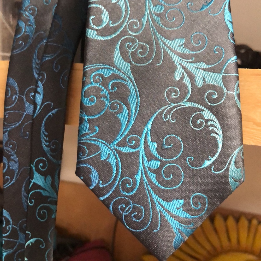 Beautiful Men’s Silk Ties Bundle of Two